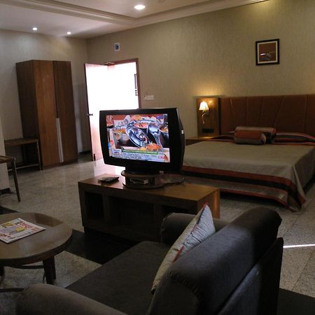 Hotel Nasiklub Extérieur photo