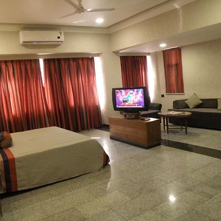 Hotel Nasiklub Extérieur photo