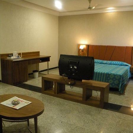 Hotel Nasiklub Extérieur photo