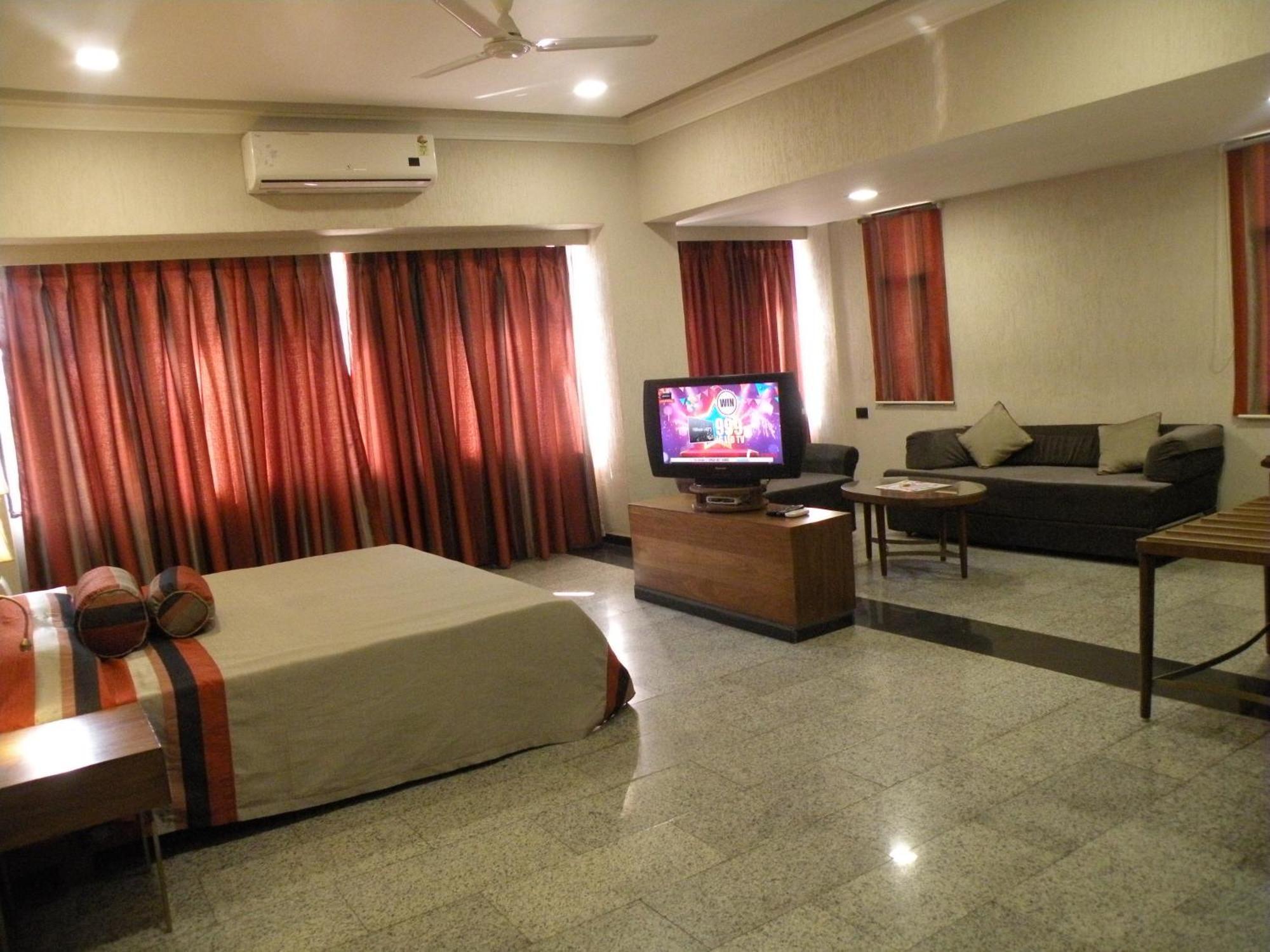 Hotel Nasiklub Extérieur photo