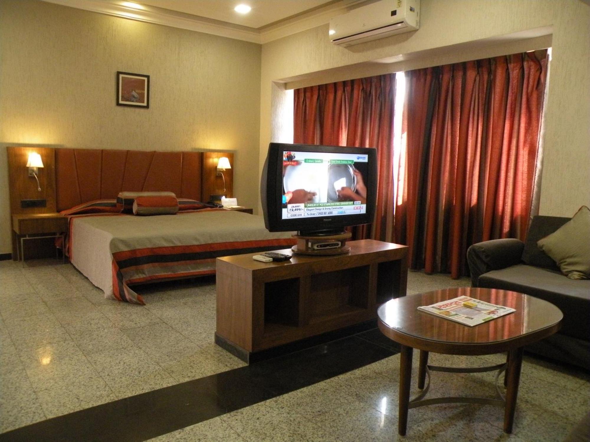 Hotel Nasiklub Extérieur photo