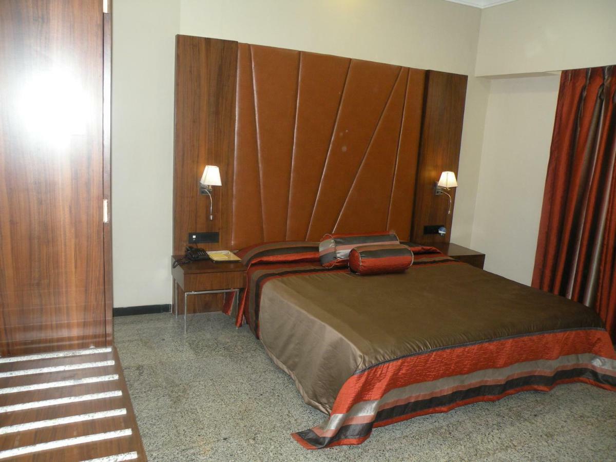 Hotel Nasiklub Extérieur photo