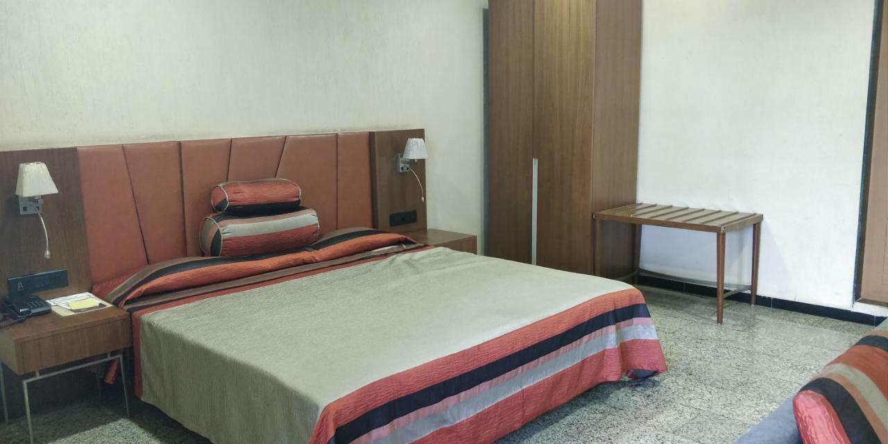 Hotel Nasiklub Extérieur photo