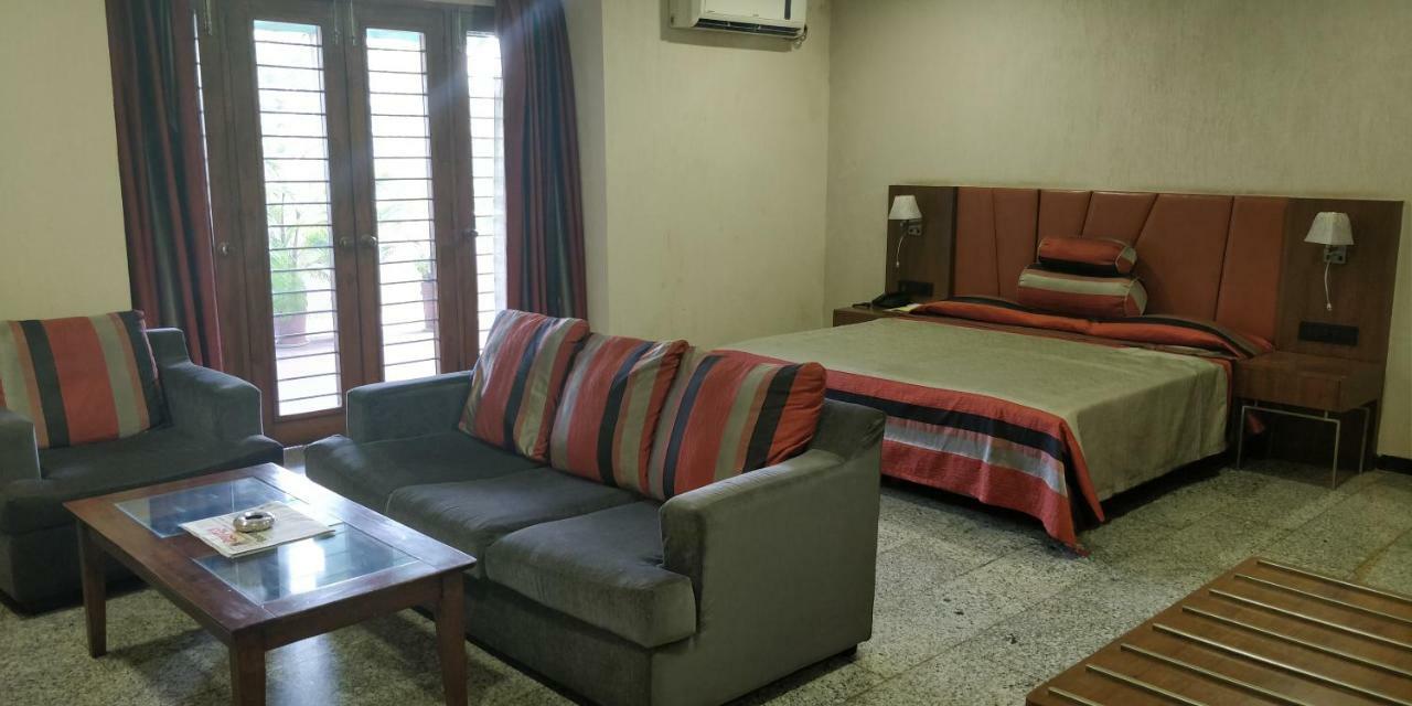 Hotel Nasiklub Extérieur photo
