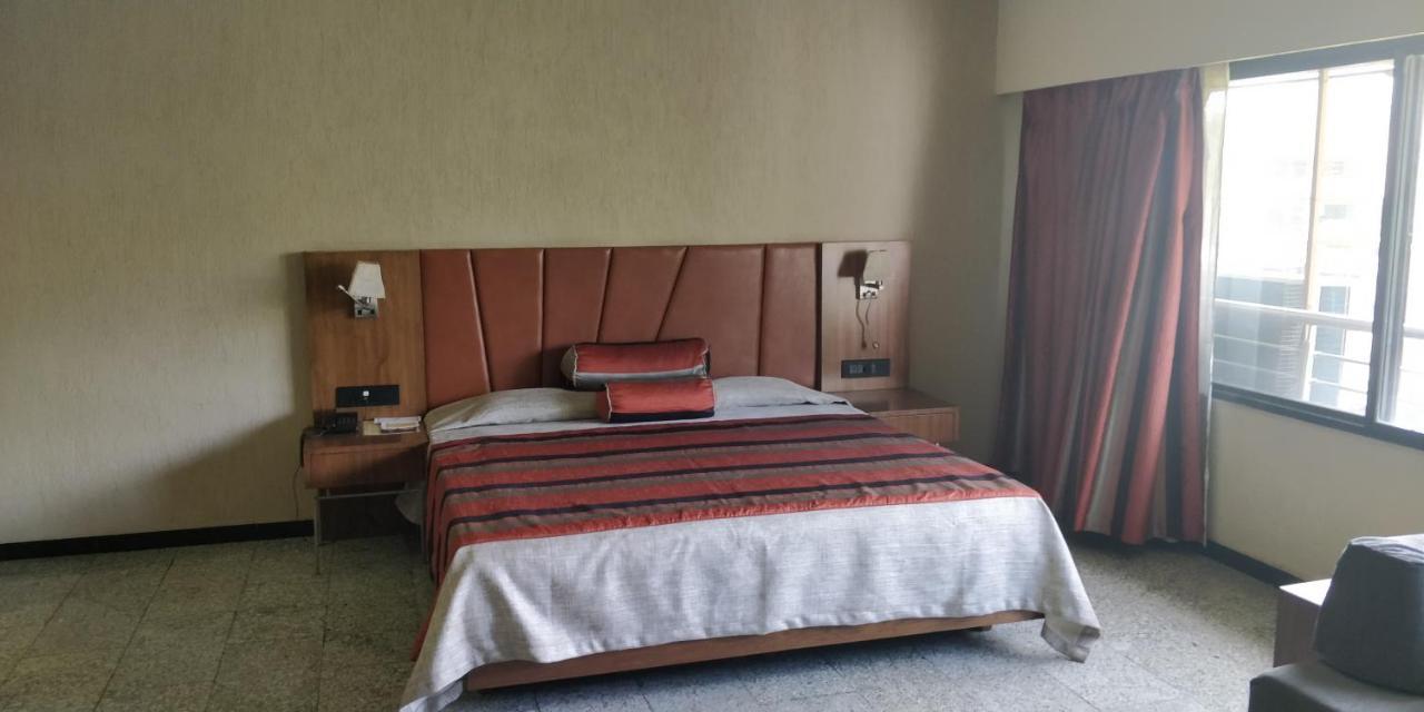 Hotel Nasiklub Extérieur photo